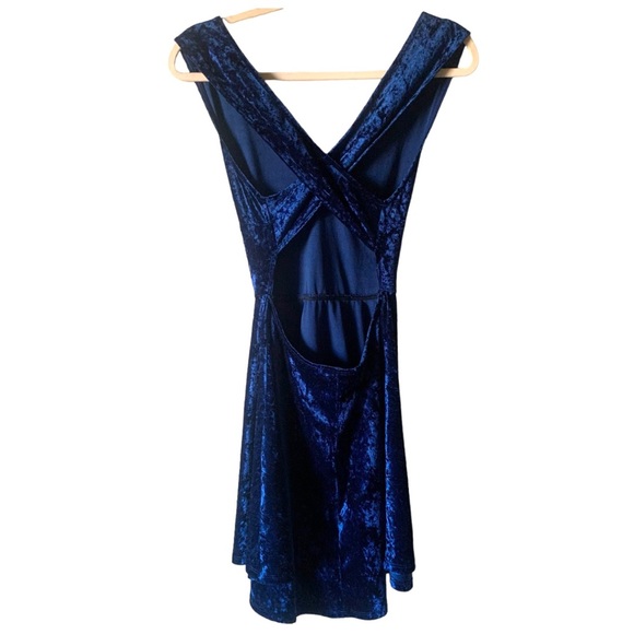 Lulus Blue Velvet Open Cross Back Mini Skater Fit & Flare Cocktail Dress Size M - Picture 3 of 6